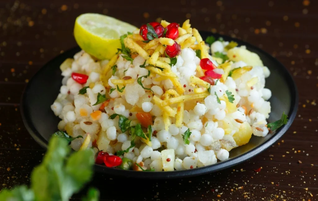 Sabudana Khichdi vs Sabudana Vada: Which one is Healthier?